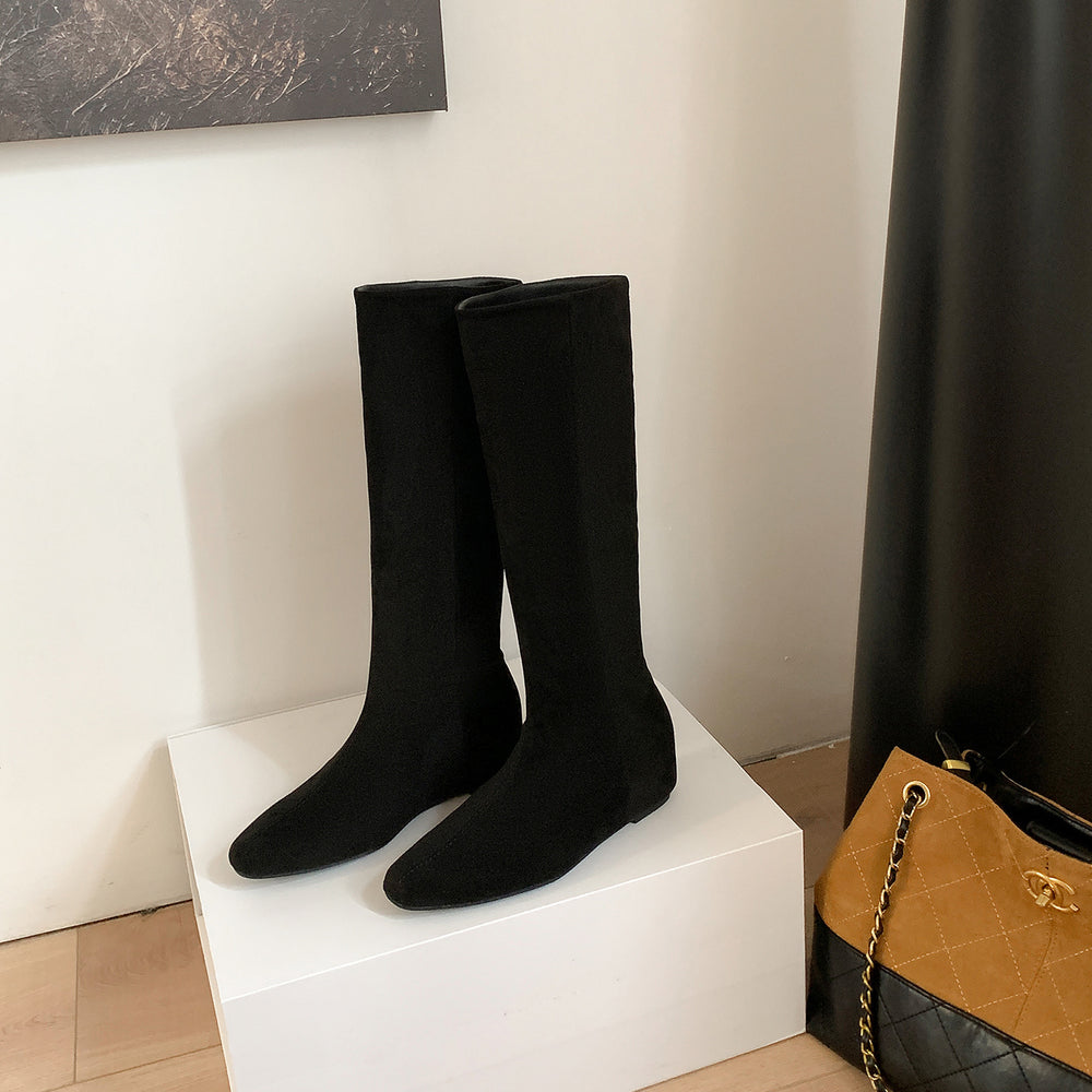 Damen Kniehohe Stiefel mit flacher Sohle und schlanker Schaftform Shop Nory