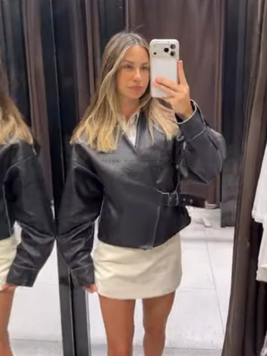 Damen Kurzjacke aus Kunstleder mit seitlicher Schnallen-Taille und voluminösen Raglanärmeln Shop Nory