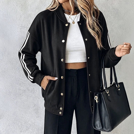 Damen Oversized Collegejacke mit Druckknopfleiste und kontrastierenden Streifenärmeln Shop Nory
