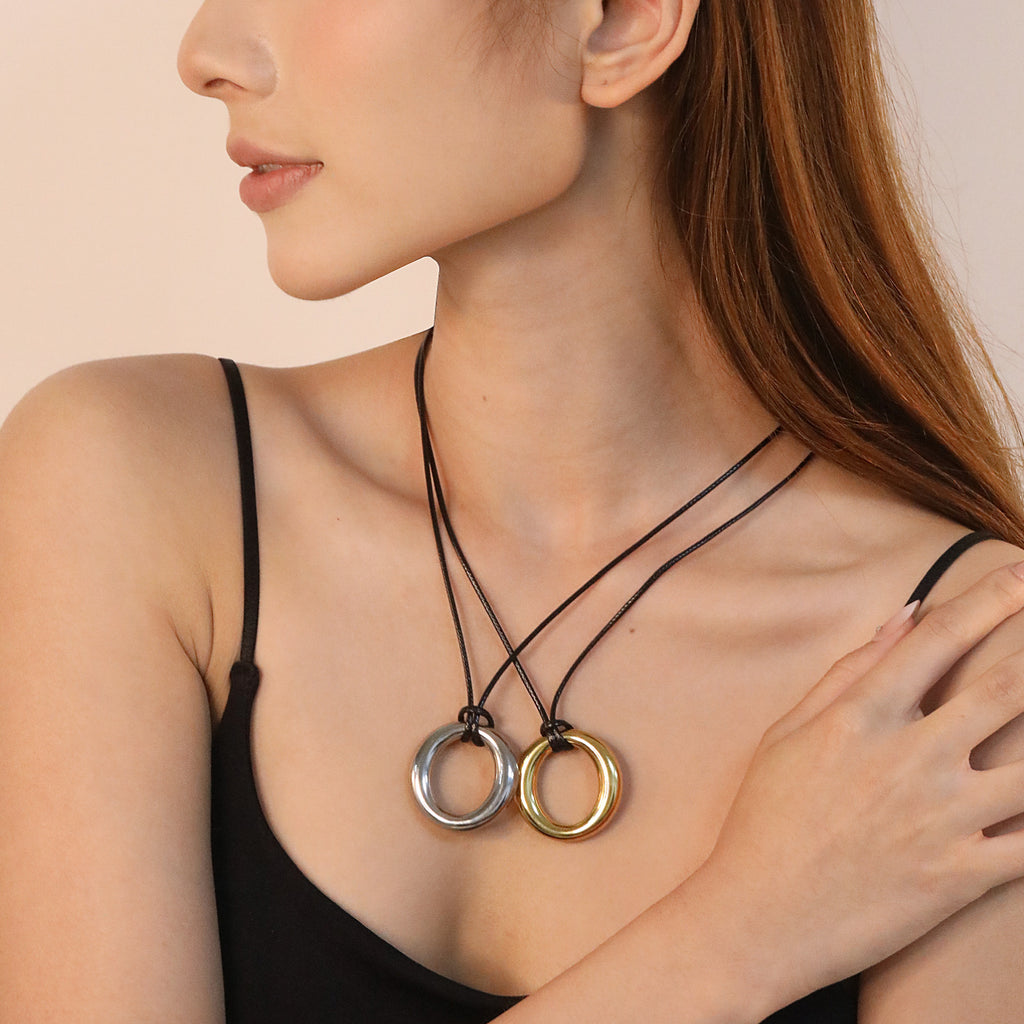 Damen Halskette mit schlichten, eleganten Ringanhänger aus hochwertigem Edelstahl Shop Nory