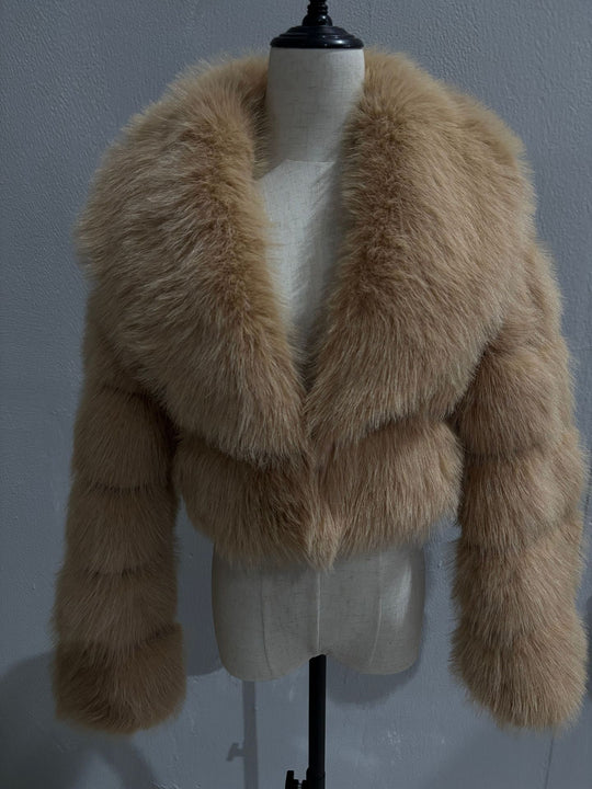 Damen Kurz geschnittene Kunstpelz‑Bolerojacke mit voluminösem Schalkragen Shop Nory