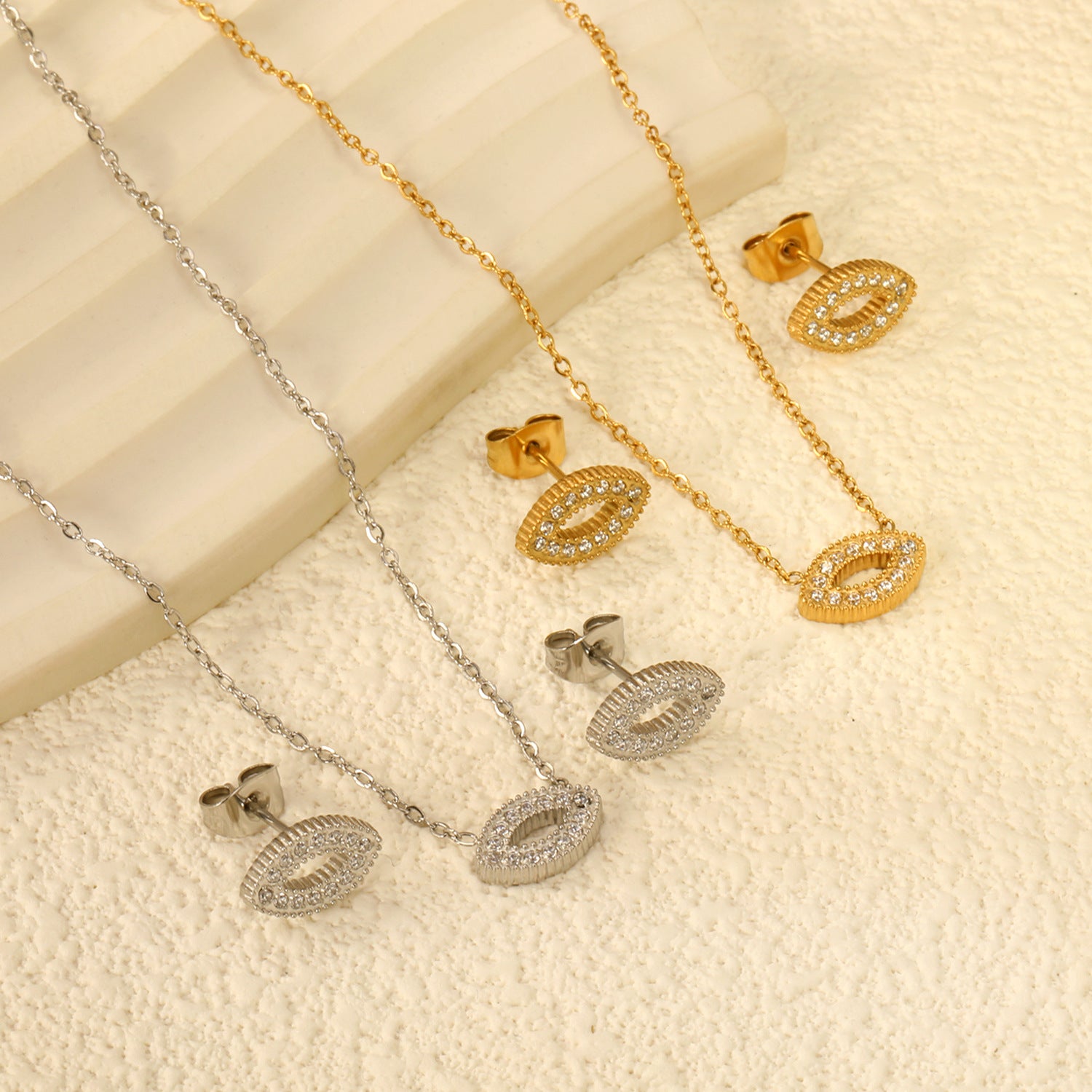 Damen Schmuckset mit einzigartigem Anhänger und funkelnden Zirkonia Shop Nory