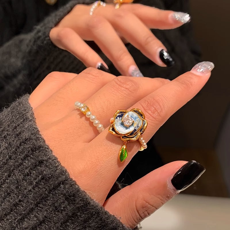 Damenring mit blühendem Rosen-Design und funkelndem Blattanhänger Shop Nory