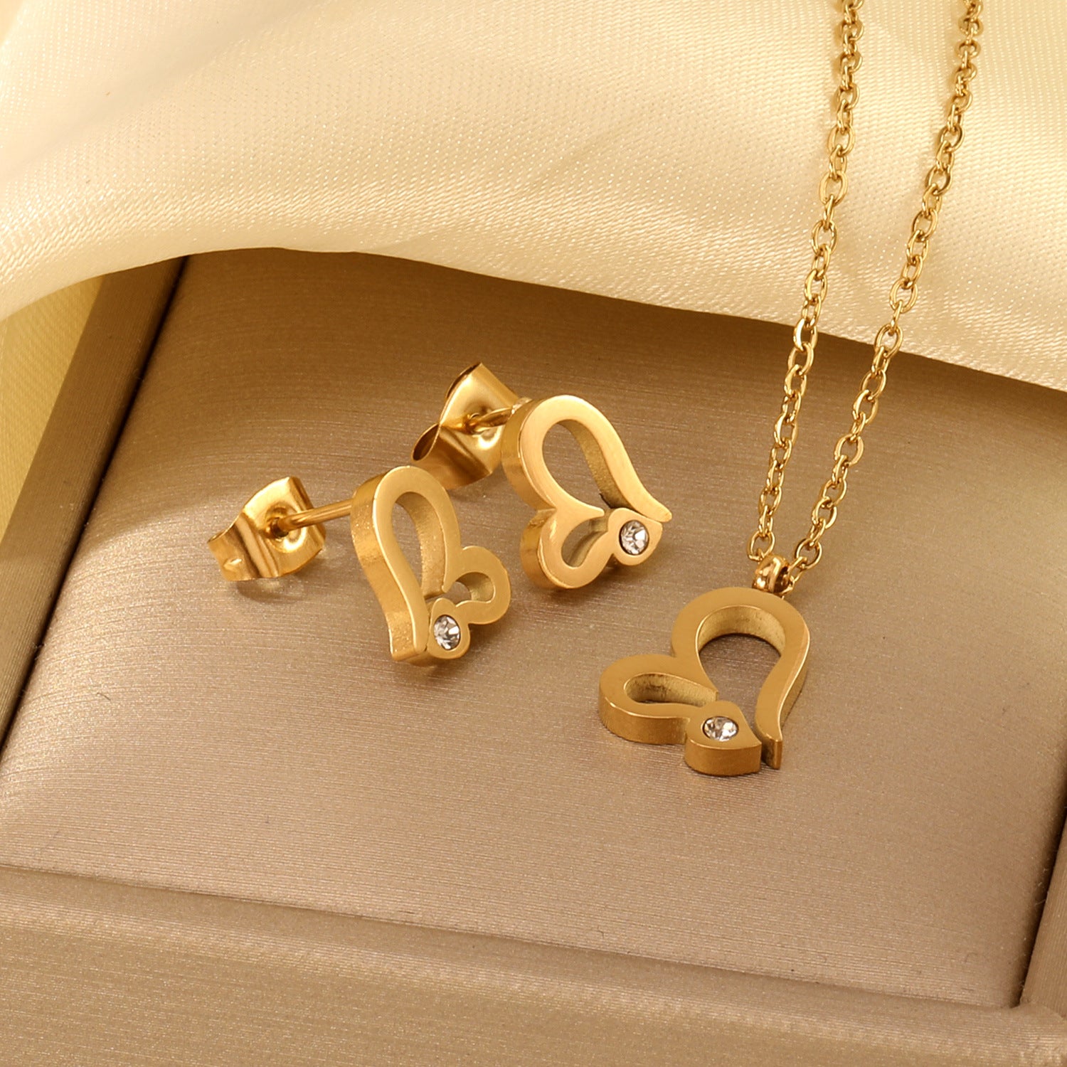 Damen Schmuckset mit Herzanhänger und Ohrringen aus hochwertigem Edelstahl Shop Nory