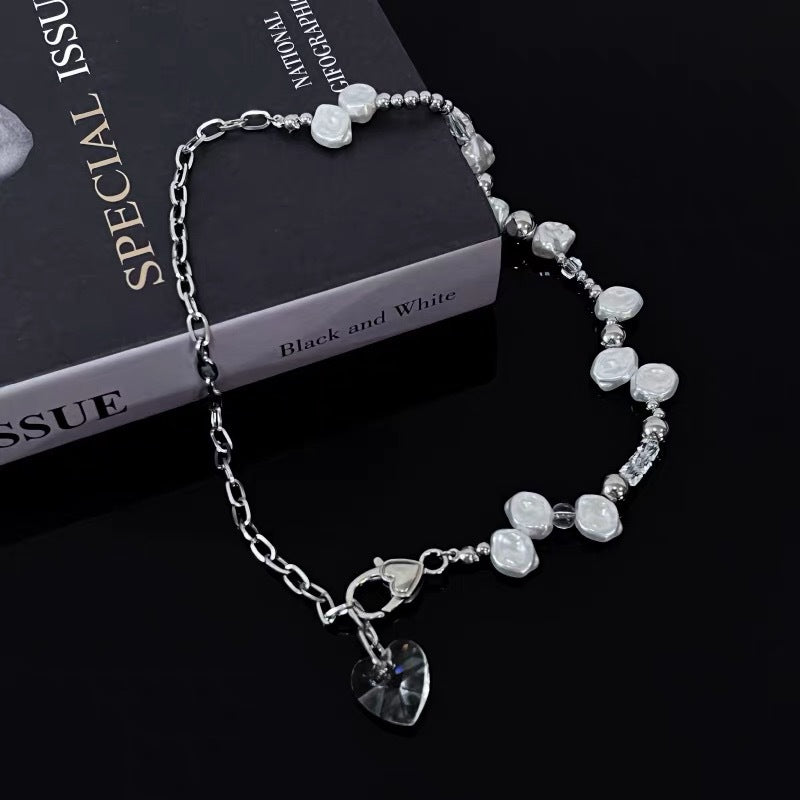 Damen Kette mit eleganten Perlen-Details und funkelndem Herzanhänger Shop Nory