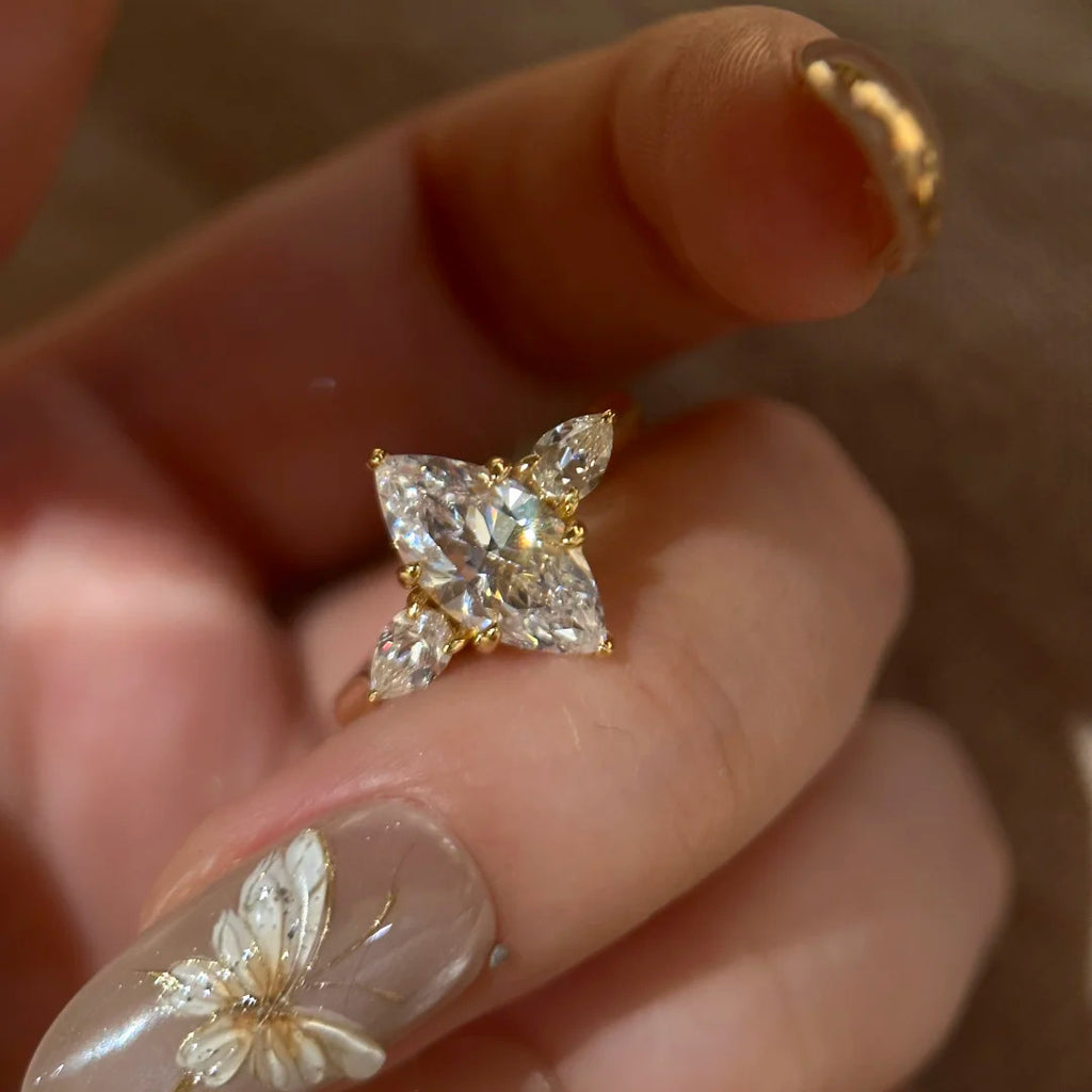 Damenring mit funkelndem Sternendesign und exquisiten Zirkonia-Steinen Shop Nory