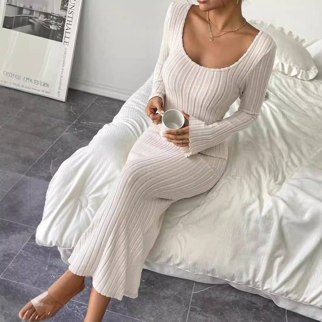 Damen geripptes Midaxi-Kleid mit U-Ausschnitt, figurbetonter Stretch-Silhouette und ausgestellten Ärmeln Shop Nory