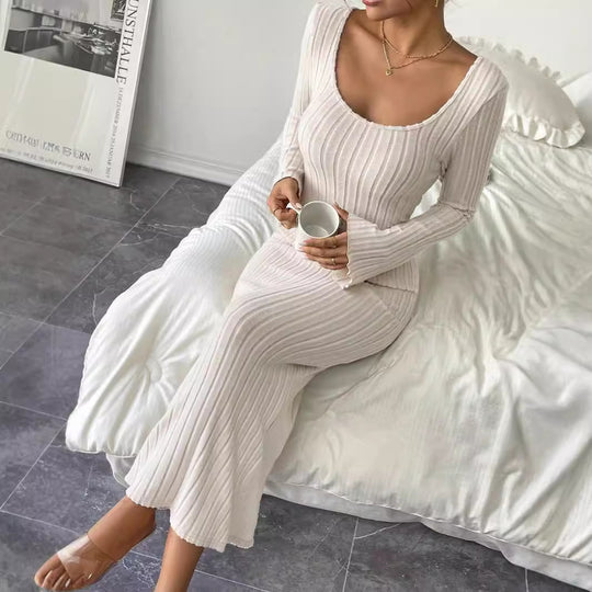 Damen geripptes Midaxi-Kleid mit U-Ausschnitt, figurbetonter Stretch-Silhouette und ausgestellten Ärmeln Shop Nory