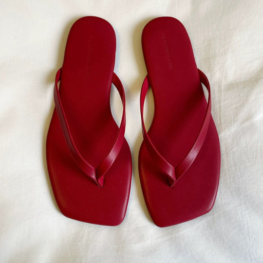 Damen Zehentrenner-Sandalen mit geschwungenem Fußbett und eleganter Riemenkonstruktion