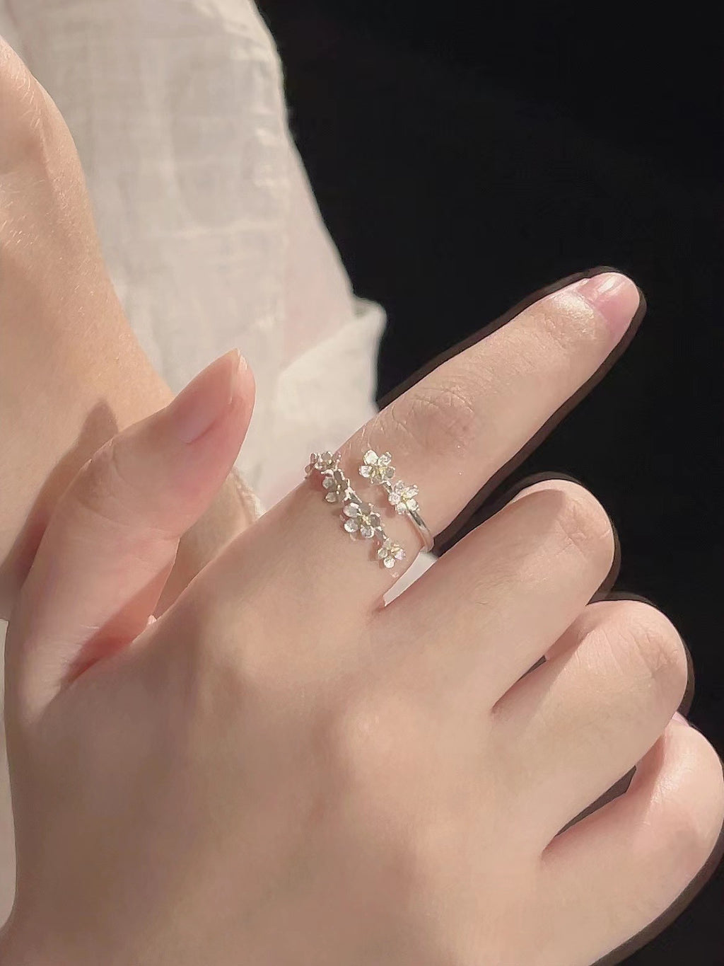 Damen Zarter und eleganter Ring mit funkelnden Kristallen Shop Nory