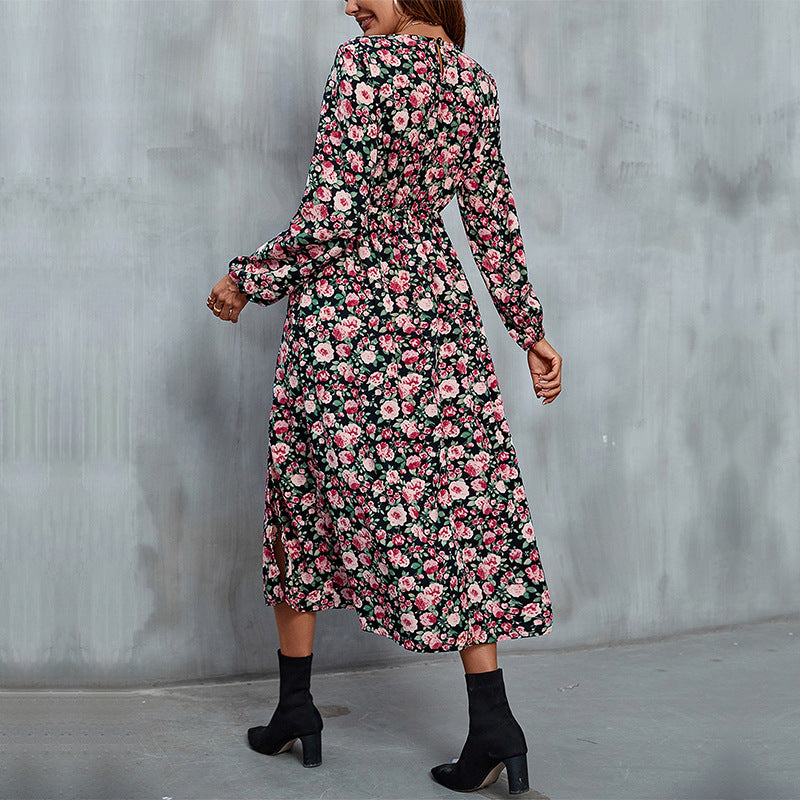 Damen Maxikleid mit V-Ausschnitt, taillierter Empire-Naht, seitlichem Beinschlitz und floralem Allover-Print Shop Nory