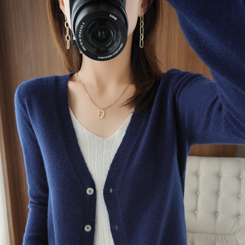 Damen Leichter V‑Ausschnitt-Cardigan aus Kaschmir‑Mix mit feiner Rippkante Shop Nory