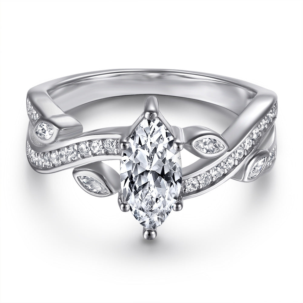 Damen Eleganter und funkelnder Verlobungsring mit ovalem Diamanten Shop Nory