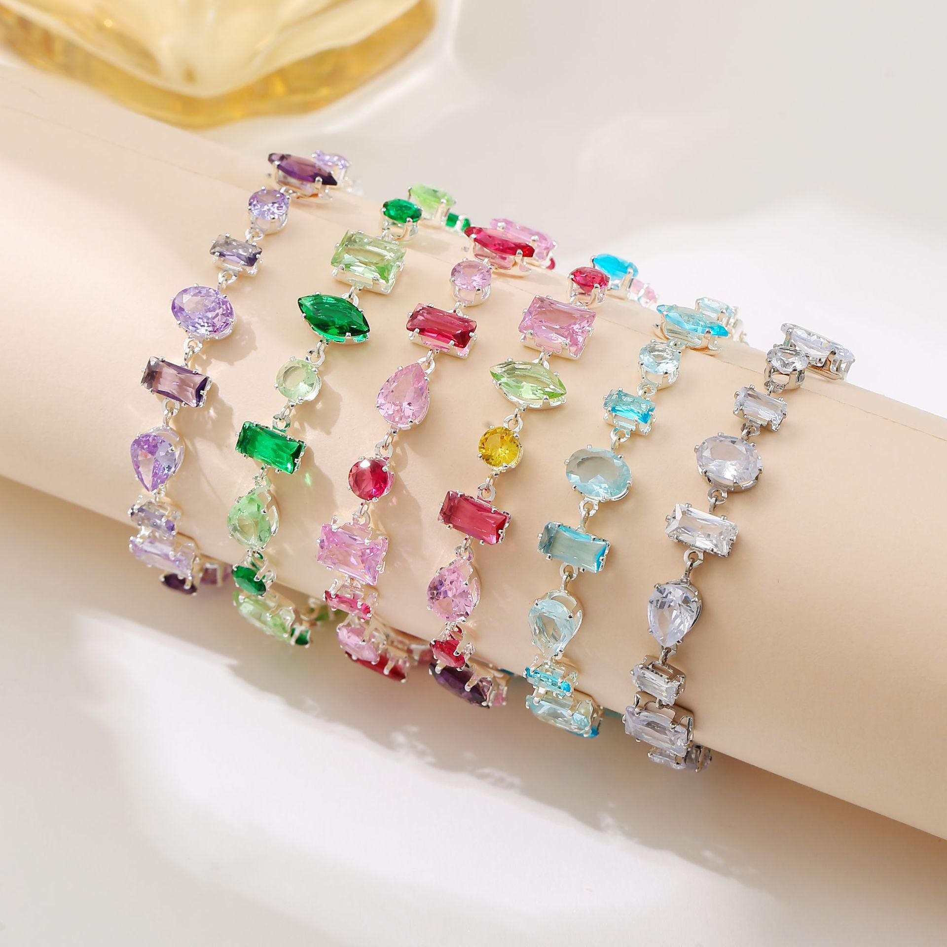 Kristallbesetztes Armband mit Verstellbarer Gliederkette