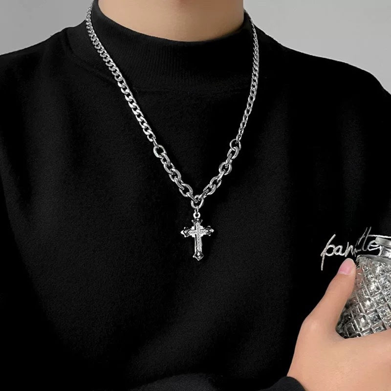 Damen Halskette mit großem Kreuzanhänger aus Edelstahl und funkelnden Zirkonia Shop Nory
