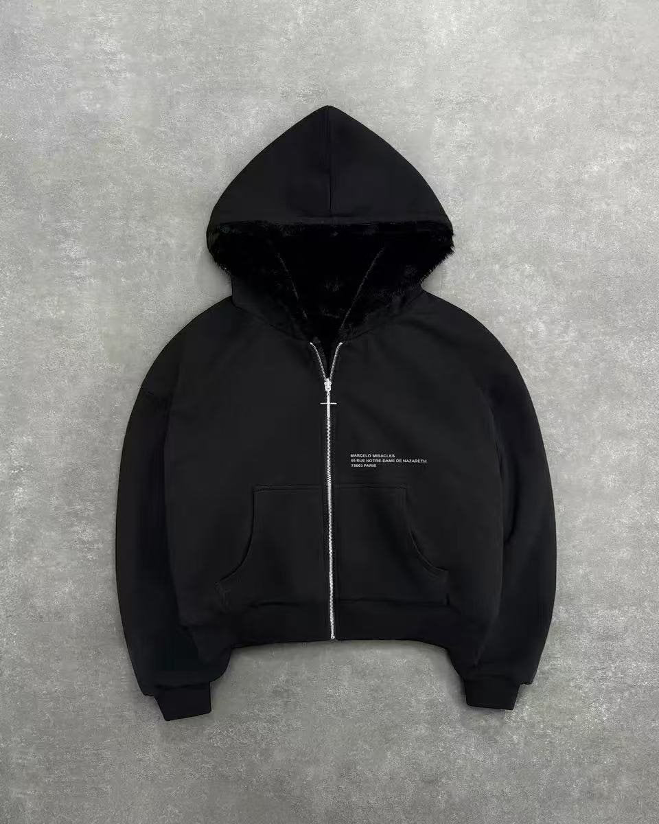 Unisex Kapuzen-Sweatjacke mit Kunstfellfutter, verkürztem Schnitt und Kreuz-Reißverschluss Shop Nory