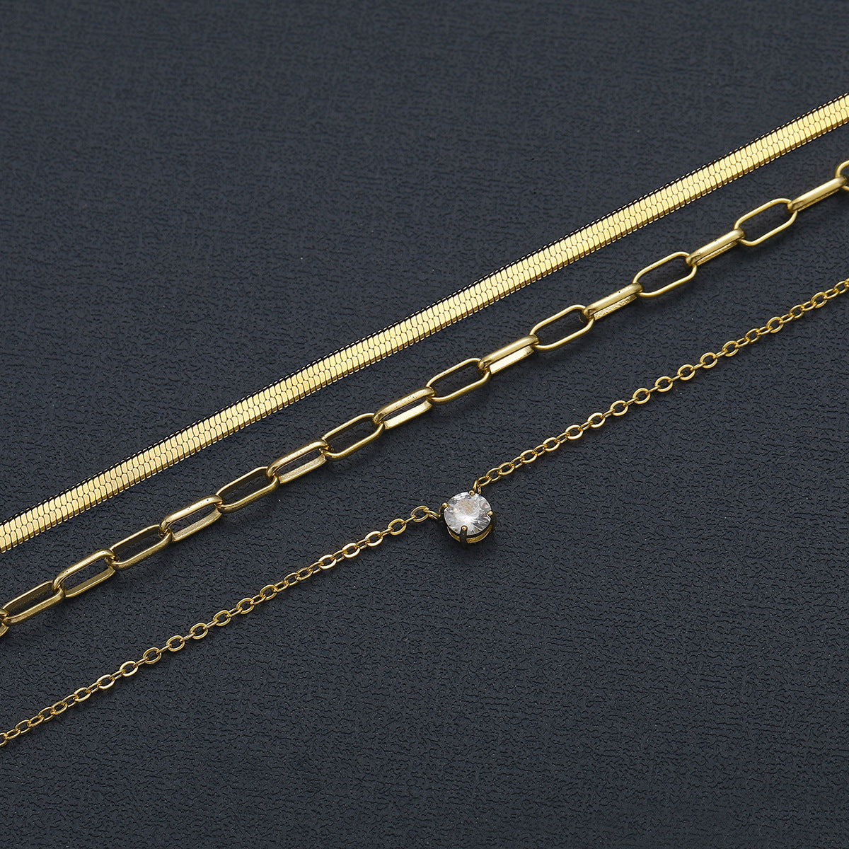 Damen mehrlagige Halskette mit zarten goldenen Ketten und funkelndem Anhänger Shop Nory