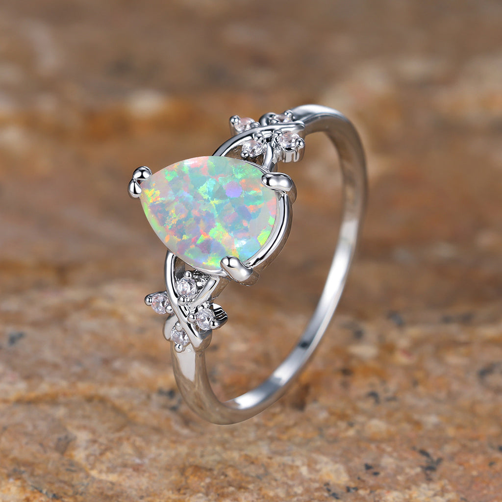 Damen Ring mit eleganter Opalstein-Fassung und zarten Zirkonia Shop Nory
