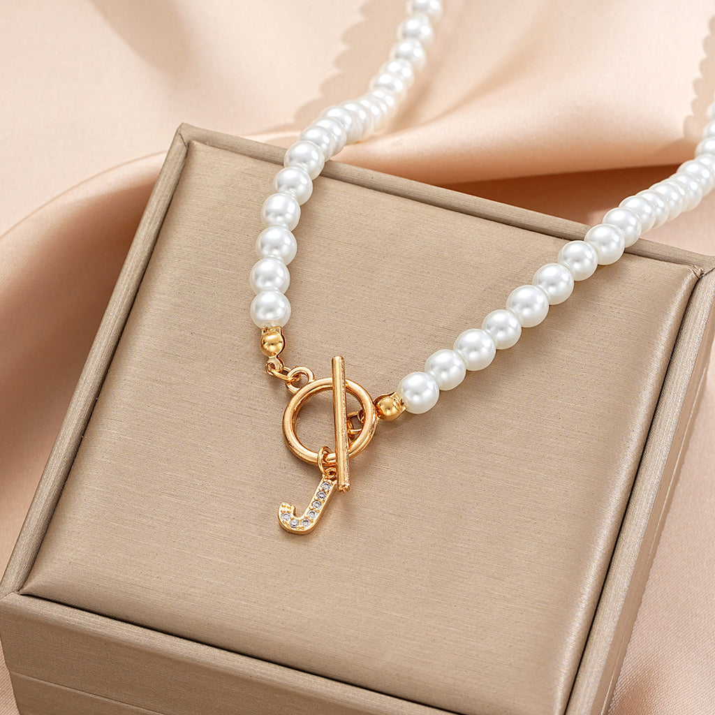 Damen Halskette mit auffälligem Perlen-Design und personalisiertem Anhänger Shop Nory
