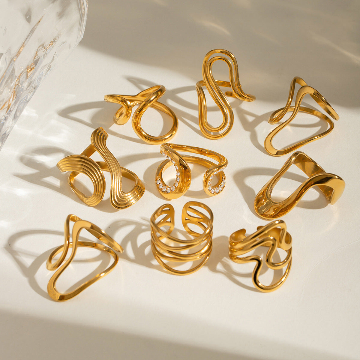 Damen Offener Ring mit modernem geschwungenem Design aus hypoallergenem Edelstahl Shop Nory