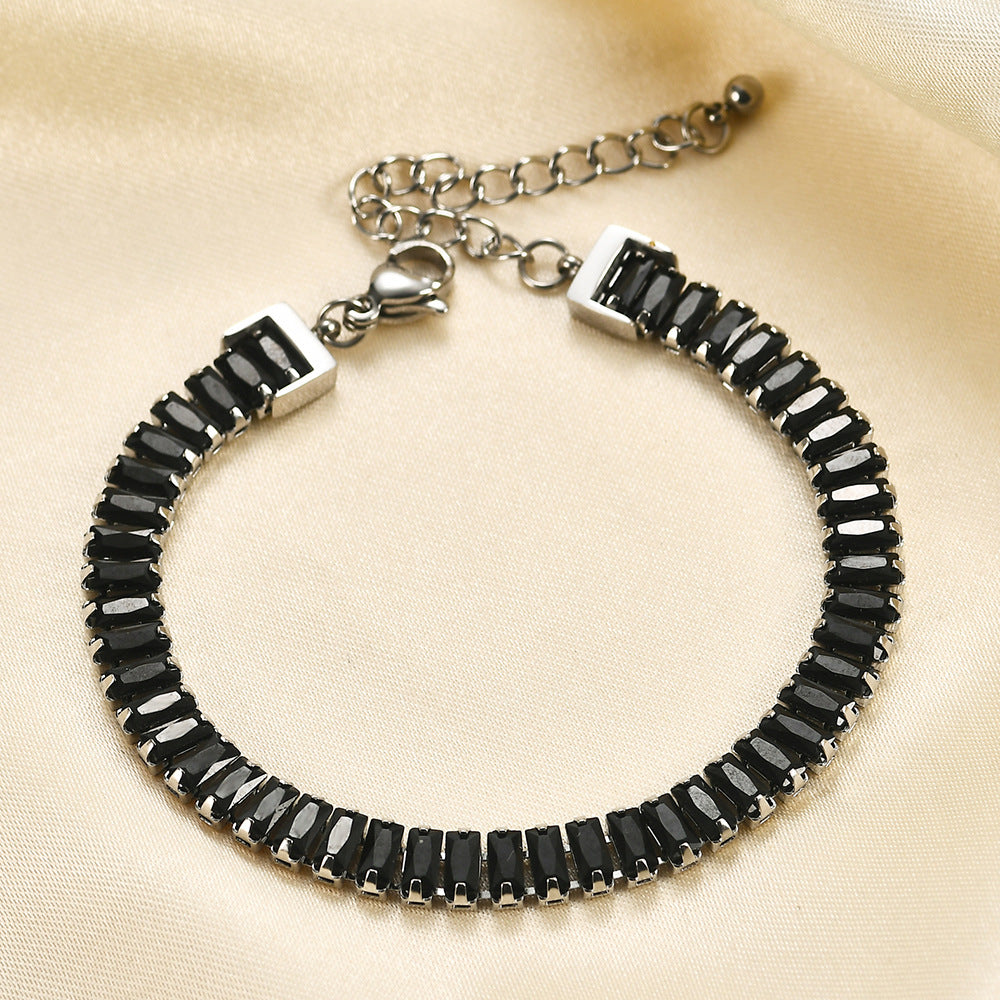 Damen Armband mit funkelnden Zirkonia und elegantem Verschluss Shop Nory