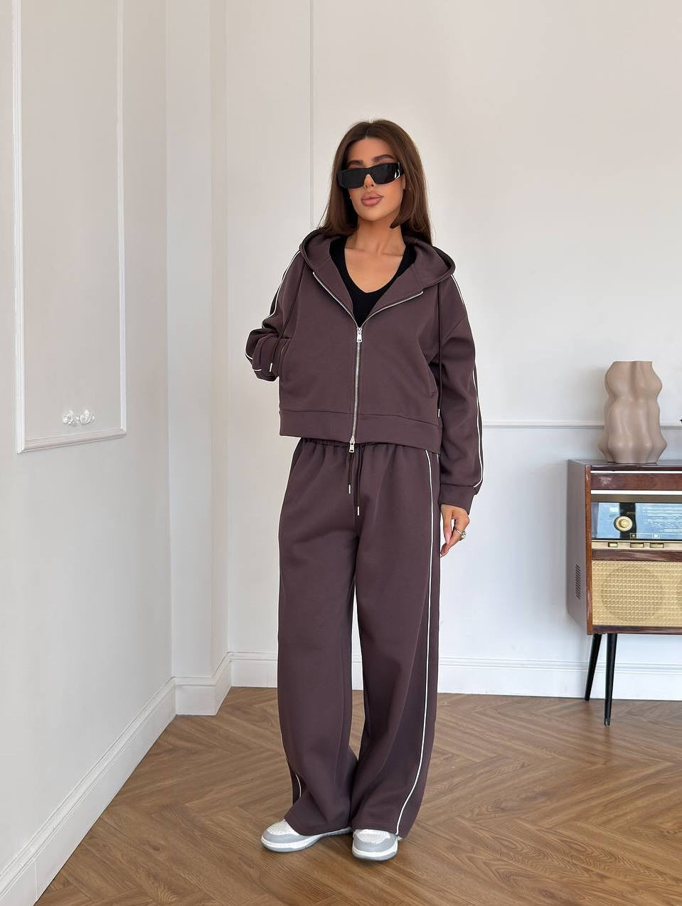 Damen Lässiges zweiteiliges Lounge-Set mit oversized Zipjacke und weitem Kordelzug-Hosenbund Shop Nory