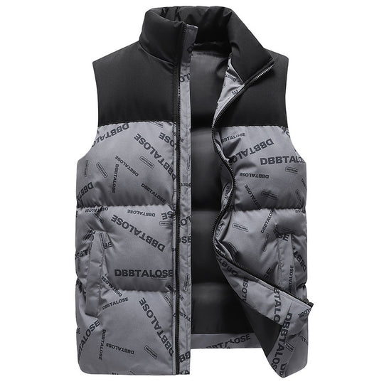 Herren Urban gesteppte Puffer‑Weste mit hohem Kragen, Kontrast-Schulterpartie und Allover‑Logodruck Shop Nory
