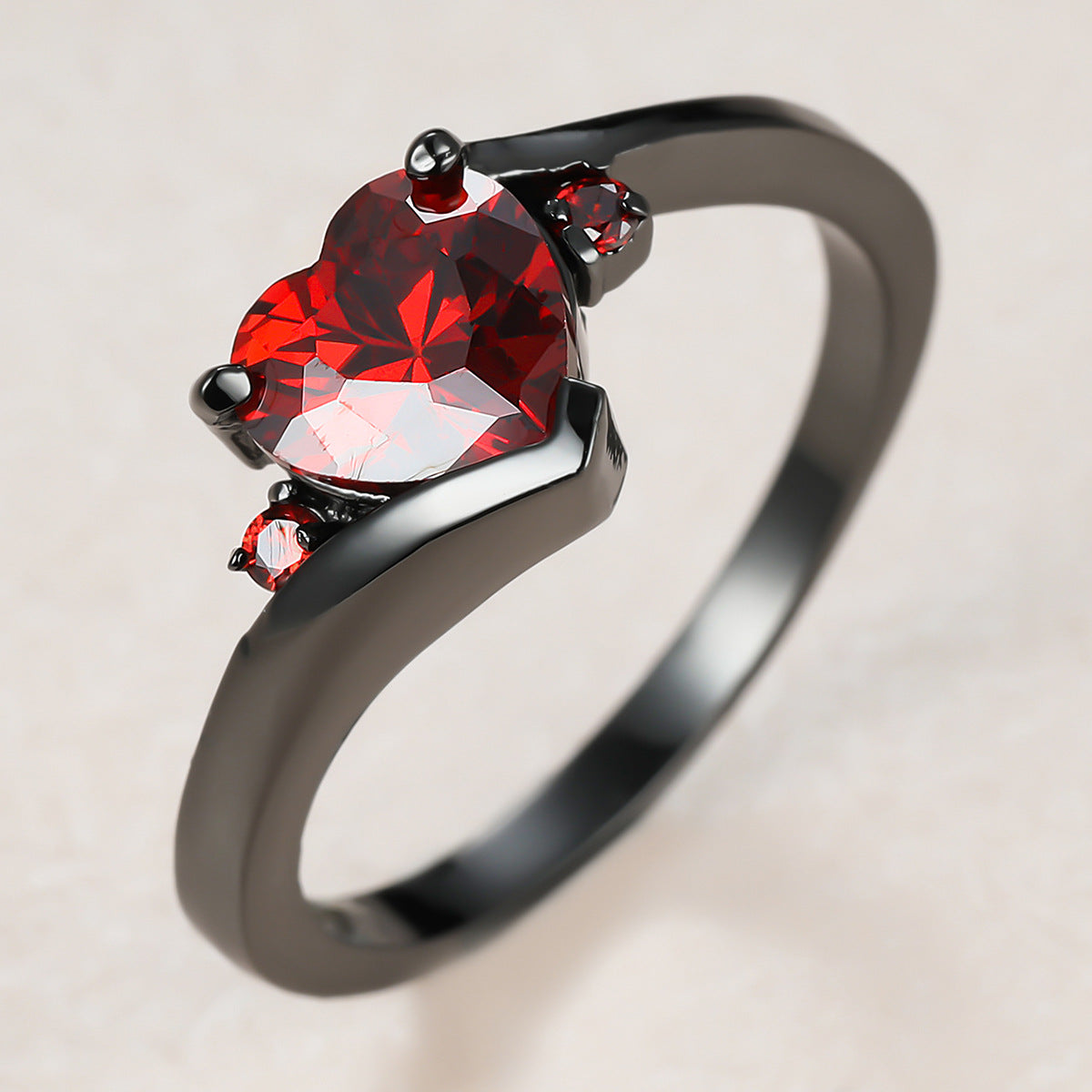 Damen Ring mit herzförmigem blauen Zirkonstein und eleganter schwarzer Fassung Shop Nory