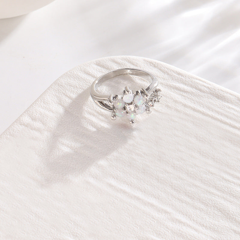 Damen Schmuckring mit exquisitem Blumenmuster und strahlenden Kristallen Shop Nory