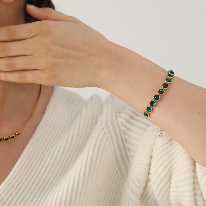Damen Armband mit funkelnden grünen Kristallen und elegantem Gliederdesign Shop Nory