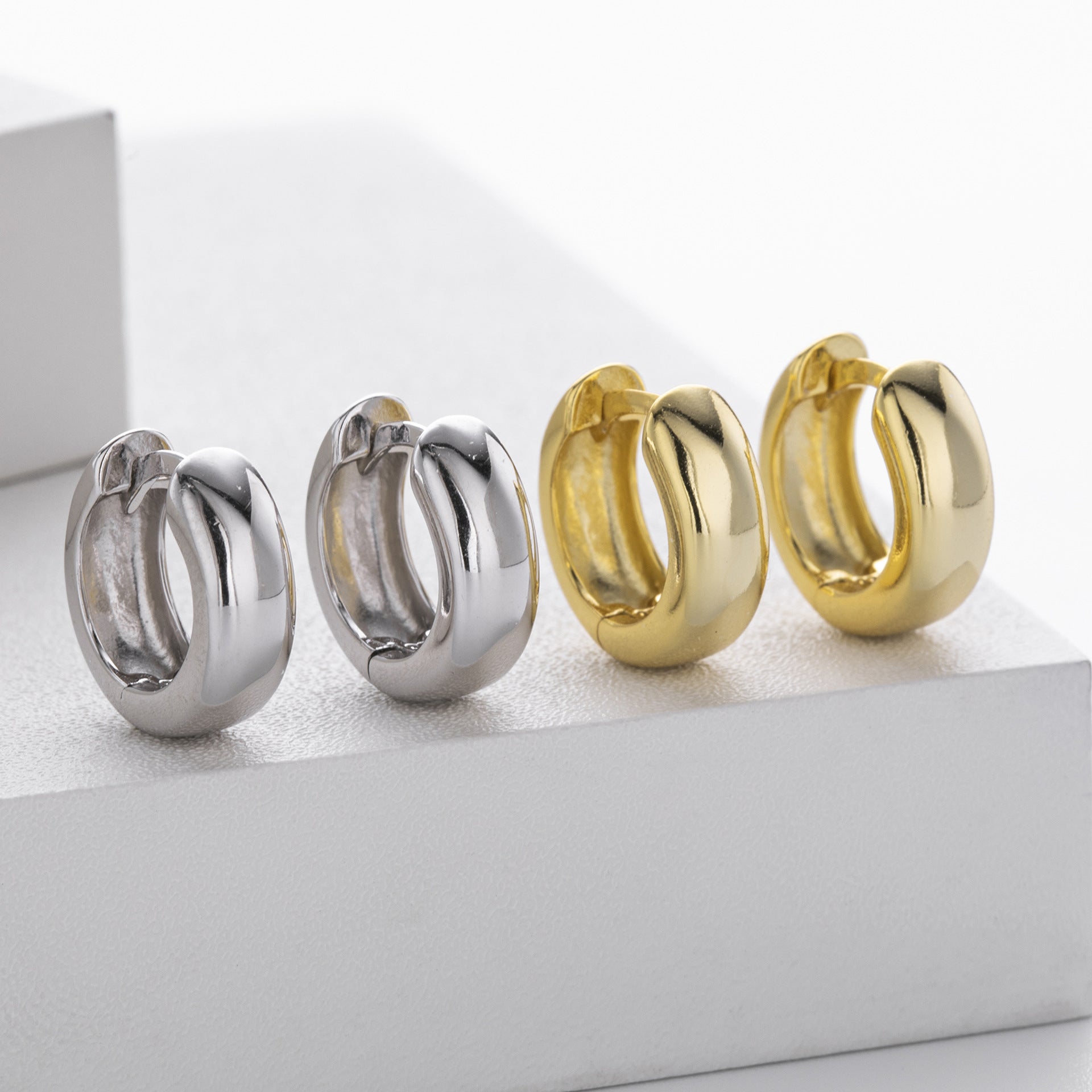 Damen Creolenohrringe aus hochwertigem 925 Sterling Silber mit glänzender Oberfläche Shop Nory