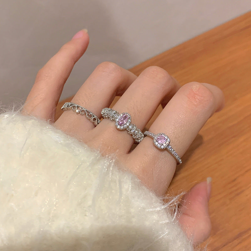 Damen zarter Ring mit funkelndem Zirkonia-Center und eleganter Verzierung Shop Nory