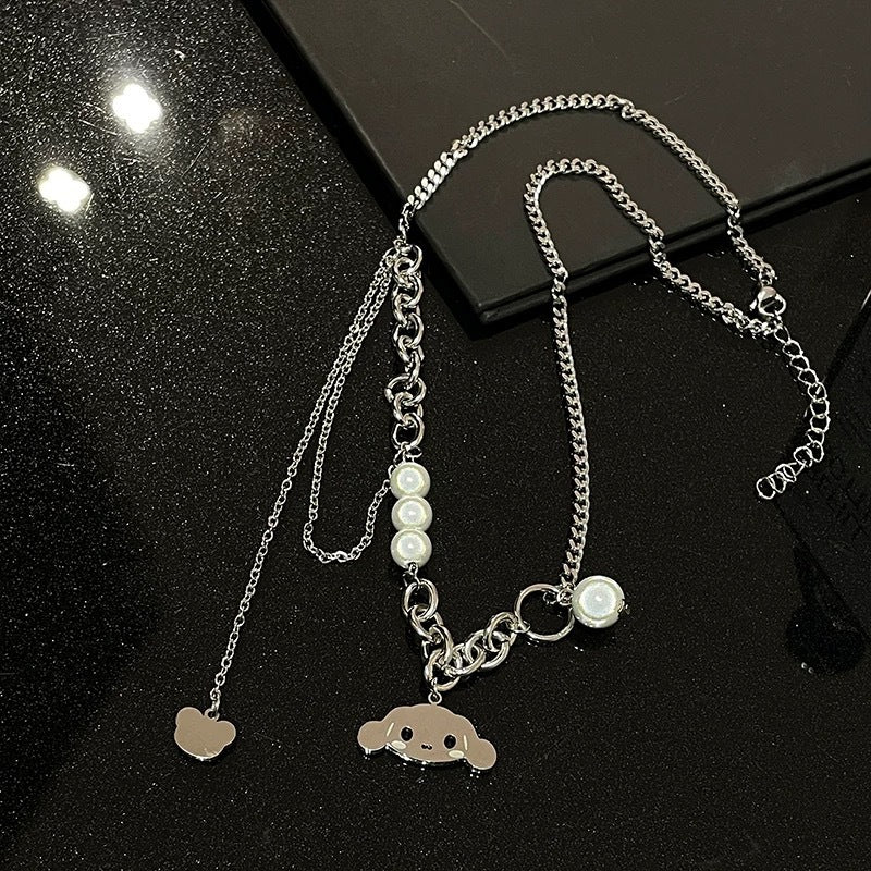Damen Halskette mit filigranem Katzenanhänger und eleganten Perlendetails Shop Nory