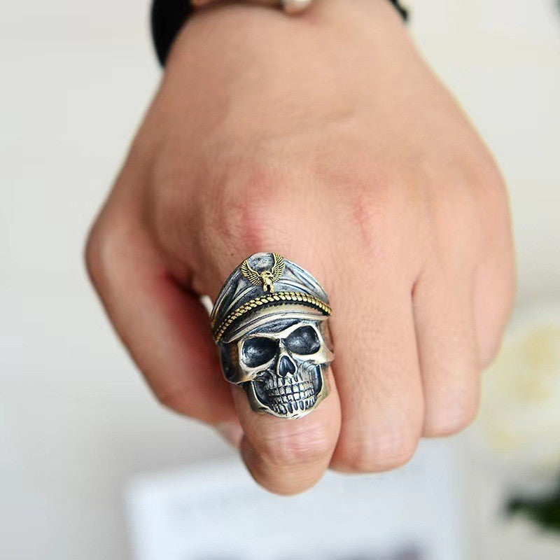 Herren Ring im kunstvollen Totenkopfdesign mit detailreicher Gravur Shop Nory