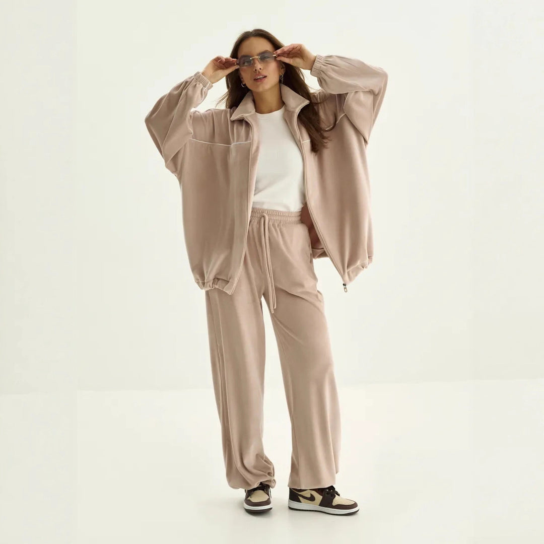 Damen Palazzo-Lounge-Set aus seidig-weichem Nicki mit hoher Kragenblende, Oversize-Passform und elastischer Bundhose Shop Nory