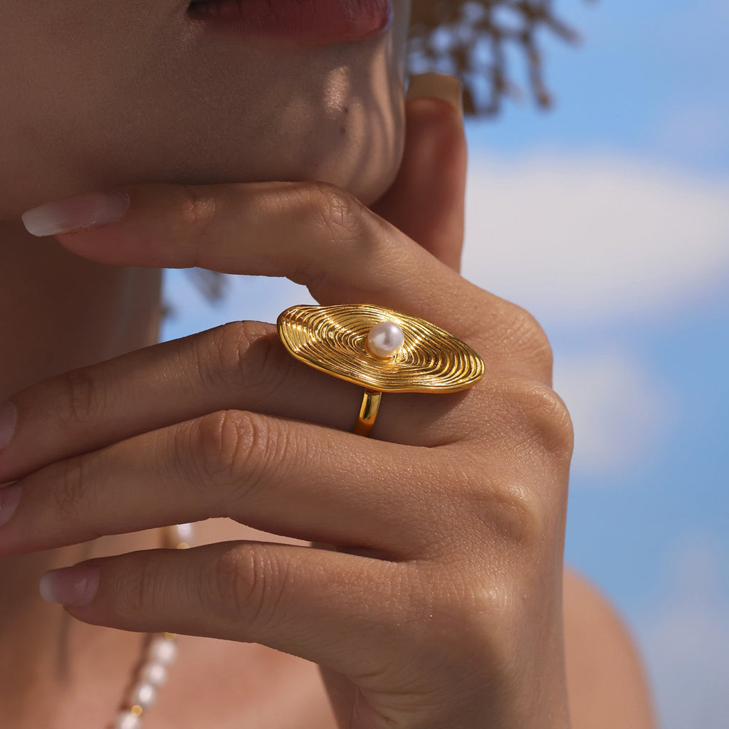 Damen stilvoller Ring mit Muschelabbildung und Perle Shop Nory