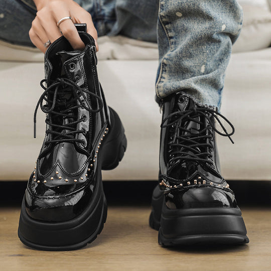 Damen Plateau-Boots mit Lackfinish, Schnürung und Nietenbesatz Shopy Nory