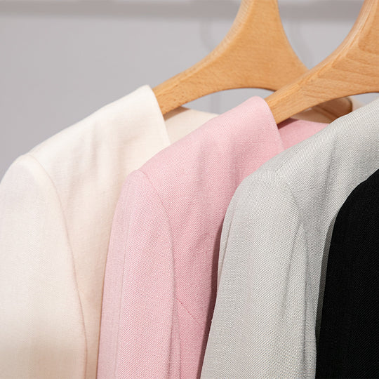 Damen Kurzblazer im minimalistischen Fit mit Perlen-Knopfbesatz und taillierter Schnitt Shop Nory