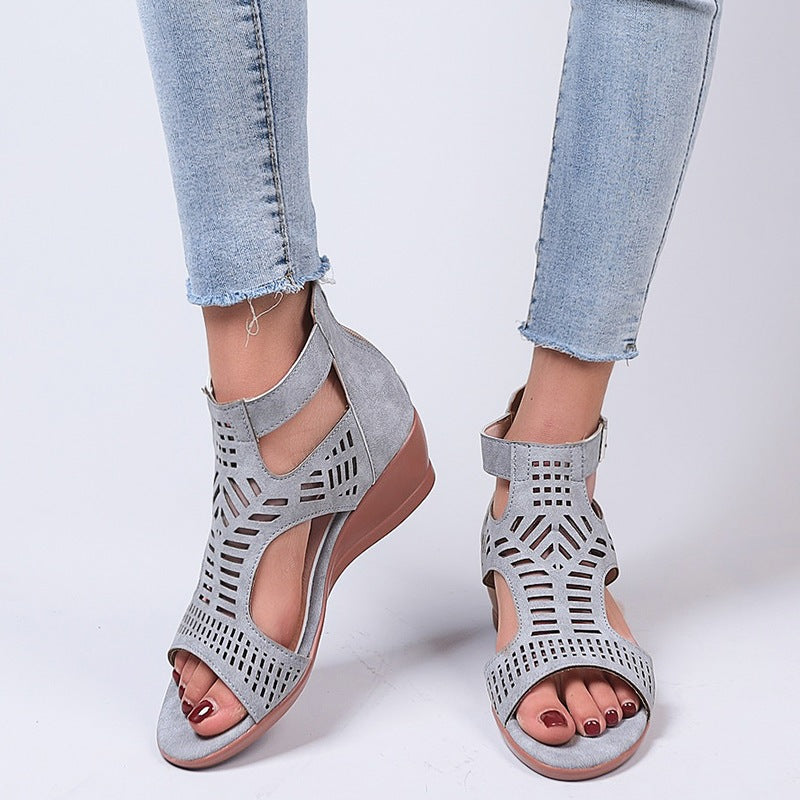 Damen Keil-Sandalen mit modischem Lochdesign und verstellbarem Riemen