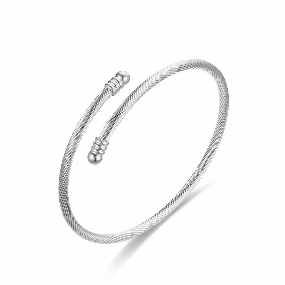 Damen Armreif mit stilvollem Herzanhänger aus hochwertigem Edelstahl Shop Nory