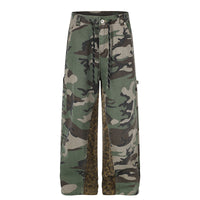 Hose mit Camouflage- und Leopardenprint