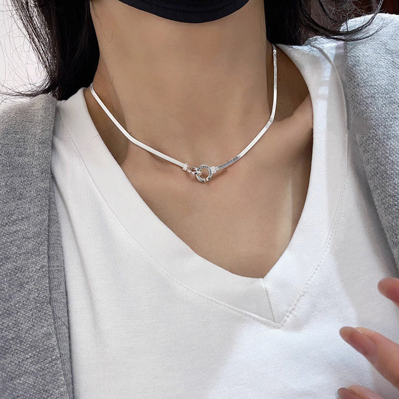 Damen Halskette mit subtilem Design und funkelndem Anhänger Shop Nory
