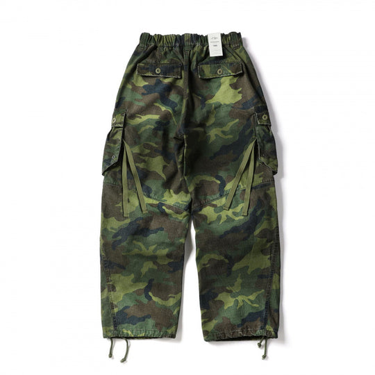 Unisex Locker geschnittene Cargo-Hose mit Bananen-Applikation, großen aufgesetzten Taschen und verstellbarem Saum Shop Nory