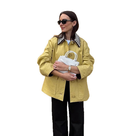 Damen Boxy-Übergangsjacke mit veredeltem Schmuckkragen und aufgesetzten Taschen Shop Nory