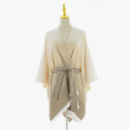 Damen Wickelponcho aus Feinstrick mit Bindegürtel und Fransensaum Shop Nory
