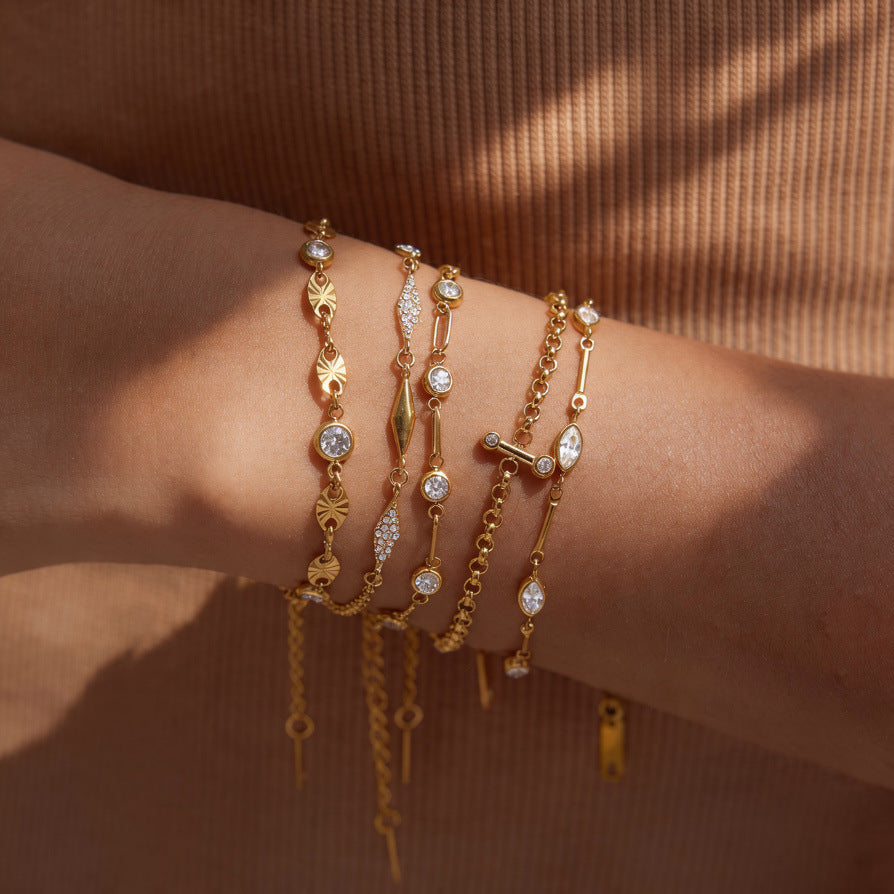Damen Armband mit filigranen Blättern und strahlenden Zirkonia Shop Nory