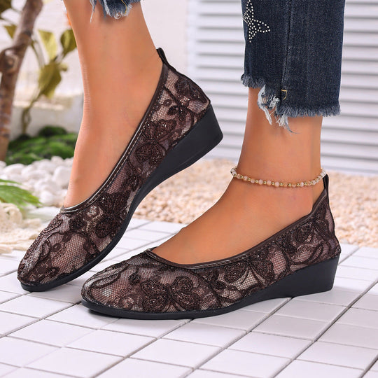 Damen Ballerinas mit filigranem Spitzenbesatz und rutschfester Sohle