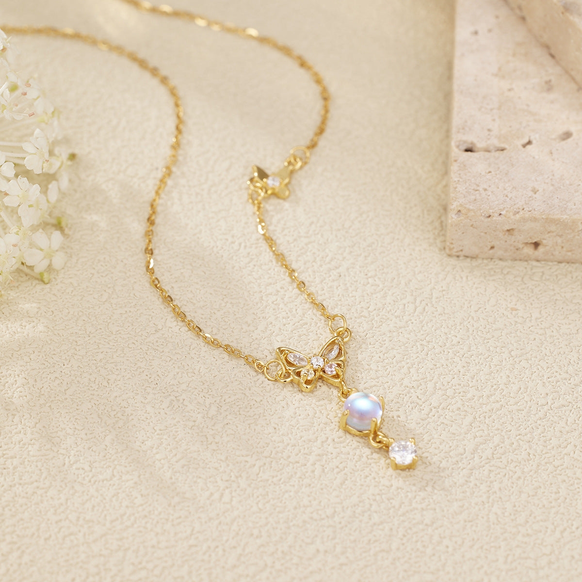 Damen zarte Halskette mit filigranem Schmetterlingsdesign und funkelnden Zirkonia Shop Nory
