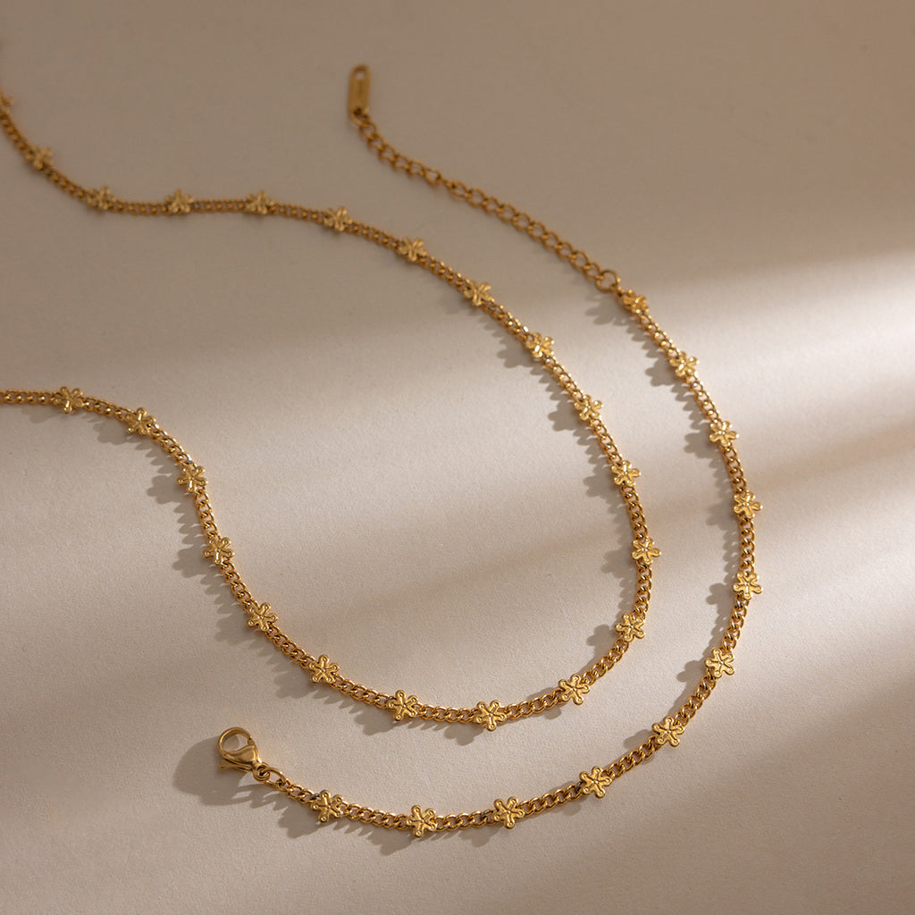 Damen Halskette mit eleganten Blumenanhängern und verstellbarem Edelstahlverschluss Shop Nory