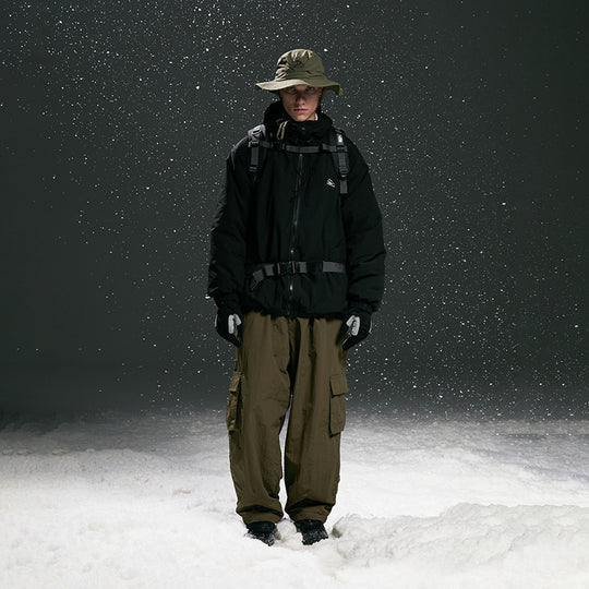 Herren Wattierte Tech-Outdoorjacke mit verstellbarem Taillengurt, Utility‑Befestigungen und versteckter Kapuze Shop Nory
